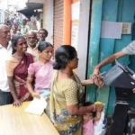 A school bus that went out of control and plunged into the flood waters – అదుపు తప్పి వరద నీటిలోకి దూసుకెళ్లిన స్కూలు బస్సు