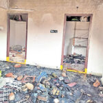 The roof of the church collapsed – చర్చి పైకప్పు కూలిపోయింది