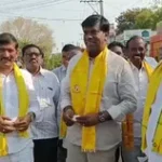 ANDHRA PRADESH : CM Jagan Bus Yatra  సెల్ఫీలు, అప్యాయ పలకరింపులు.. పాదయాత్రను గుర్తు చేస్తున్న జగన్‌ బస్సు యాత్ర..